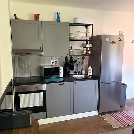 1 Bedroom Flat Own Entrance *