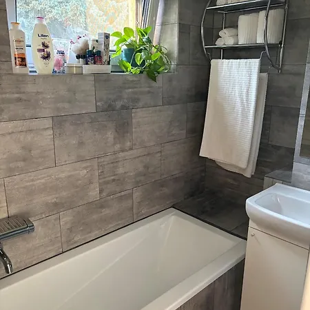 1 Bedroom Flat Own Entrance