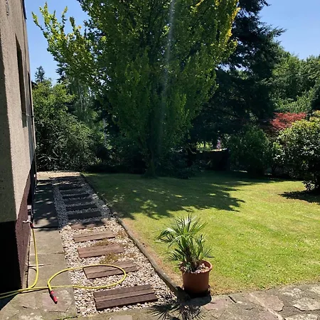 1 Bedroom Flat Own Entrance *