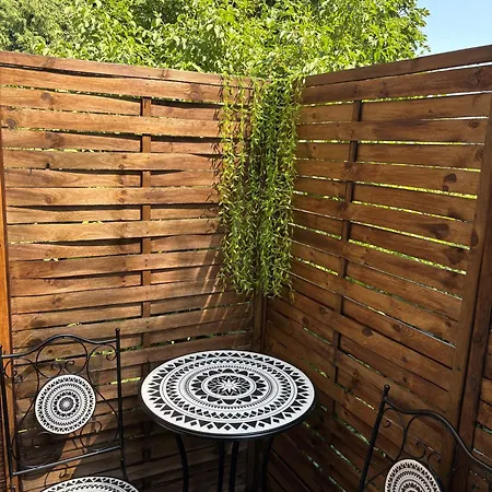 1 Bedroom Flat Own Entrance