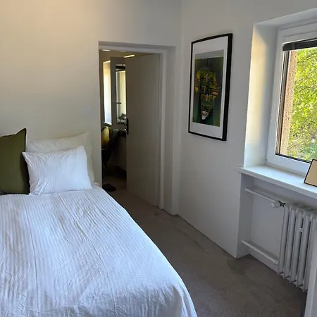 1 Bedroom Flat Own Entrance *