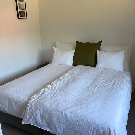 1 Bedroom Flat Own Entrance Апартаменты