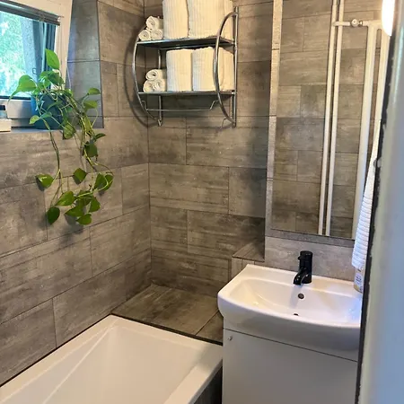 1 Bedroom Flat Own Entrance